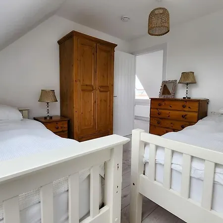 Apartman Ringrone 1st Floor Apartment, With Step Access Only