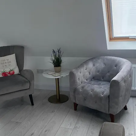 Ringrone 1st Floor Apartment, With Step Access Only Lägenhet *