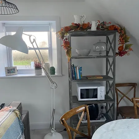 アパート Ringrone 1st Floor Apartment, With Step Access Only キンセール