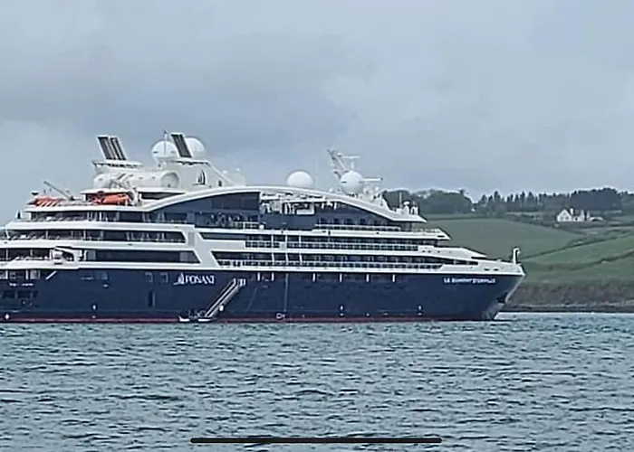 アパート Ringrone 1st Floor Apartment, With Step Access Only キンセール