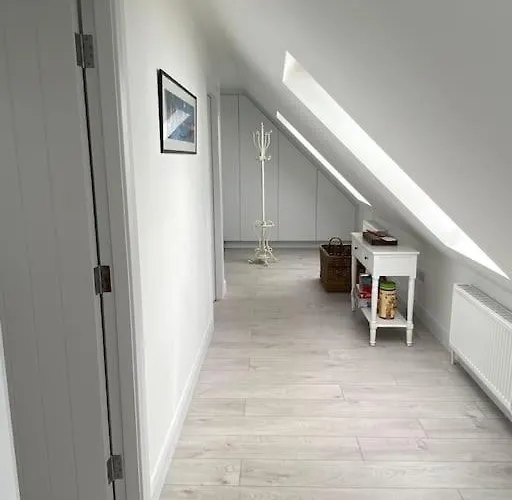 Ringrone 1st Floor Apartment, With Step Access Only 아파트 킨세일