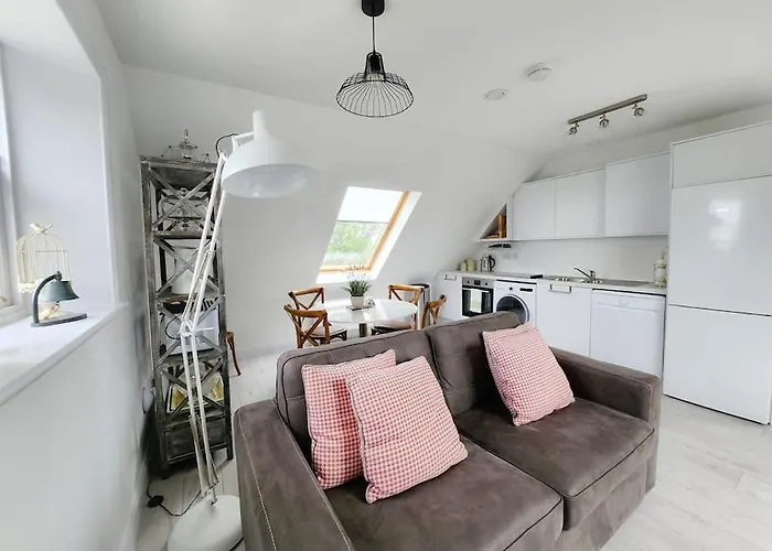 Ringrone 1st Floor Apartment, With Step Access Only アパート キンセール